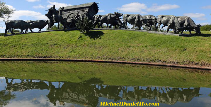 la caretta sculpture, montevideo